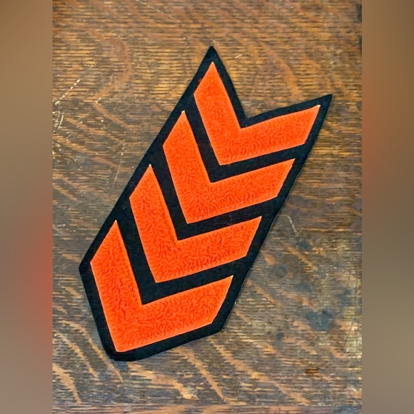 1950s Vintage Orange & Black 4 Stripe Chevron Pattern High School Award Badge - Picture 2 of 7